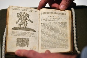Një manual i seksit i shekullit 17, që gabimisht i atribuohej Aristotelit-publikoi Albert Vataj (9)